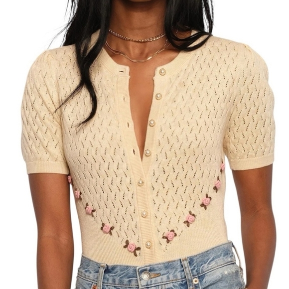 Heartloom Sweaters - Heartloom Cassi Cardigan Beige Cream Floral Embroidery Size Medium or (Small)